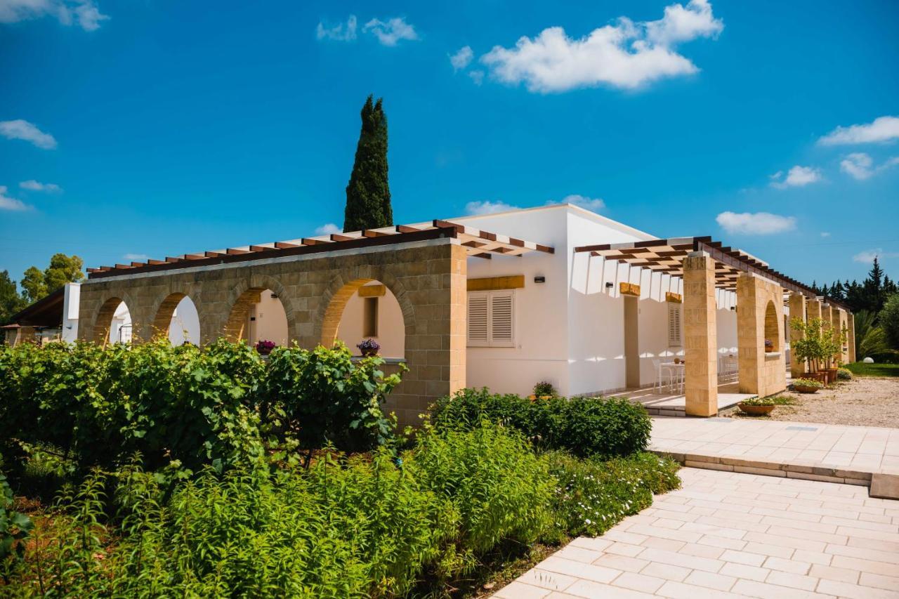 Masseria Tenuta Flora Maria Leverano Bagian luar foto
